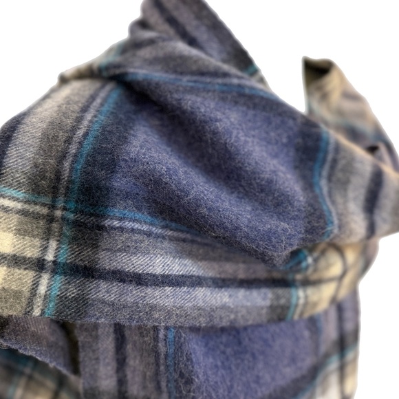 House of Scotland 100% Lambswool Tartan Scarf 🇬🇧 – Blue, Grey & Black Plaid - Picture 3 of 8